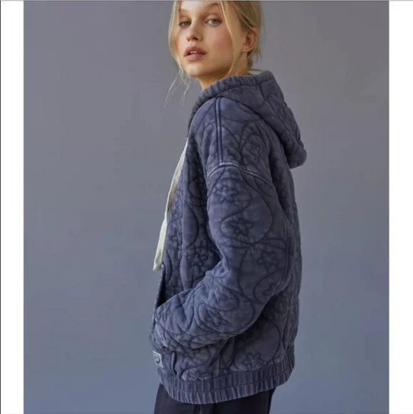 ISO!!!! UO Star Hoodie size M - Picture 1 of 2